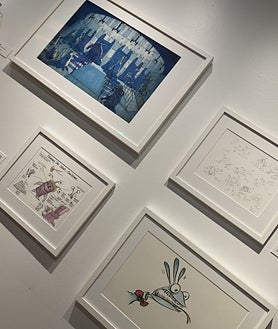 Imagen secundaria 2 - Arriba, David Luoh, Supervisor de Sets de 'Elio', con las gafas de realidad virtual. Izquierda, un boceto de 'Elio'. Derecha, bocetos de 'Monstruos S.A.'